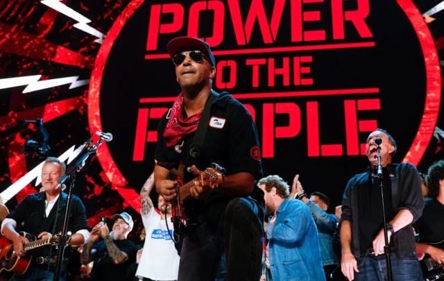 Tom Morello reunió a grandes figuras en el Power to the People Fest