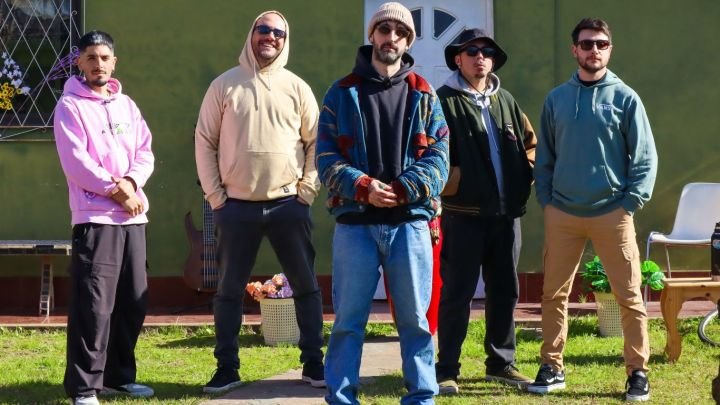 Vida Pura presenta 'Flores de Asfalto' con colaboraciones destacadas